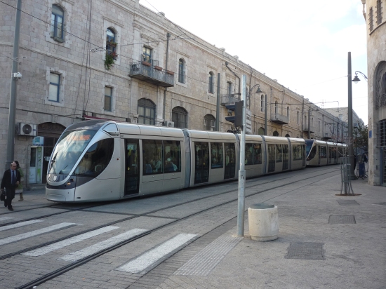 jerusalem-tram-heading-towards-east-jerusalem.jpg?w=550&h=413